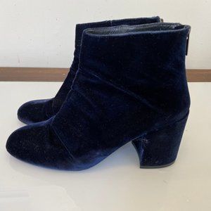 Stuart Weitzman  Blue Bacari Velvet Boots/Booties